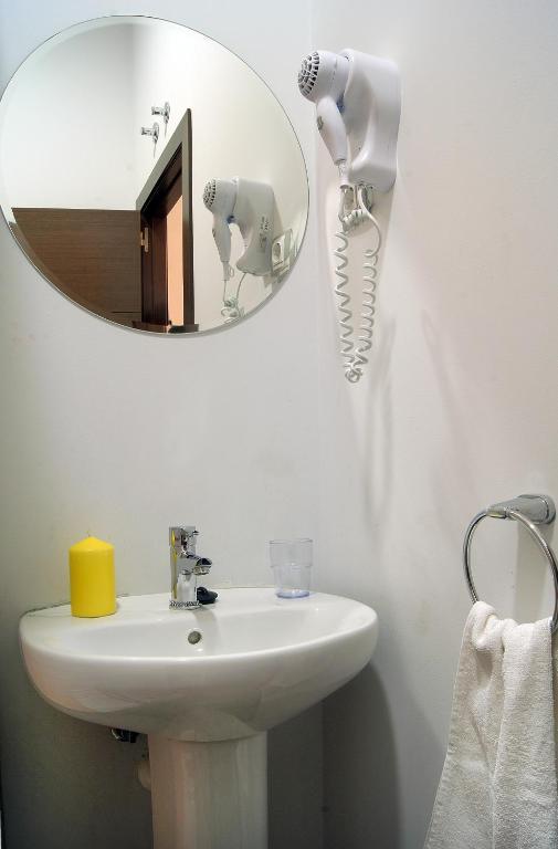Hostal Cibeles Madrid Szoba fotó